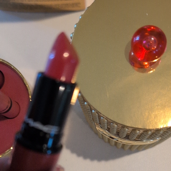 MAC Cosmetics Stay Curious Lipstick Set - Picture 10 of 13